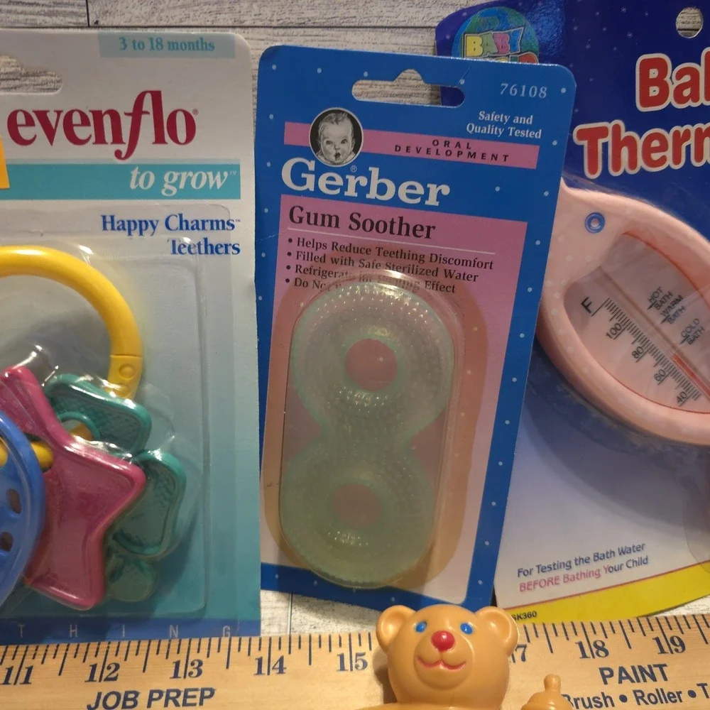 Lot of 4 Vintage Baby Items Rattle Bath Thermometer Bear‎ Play - Picture 3 of 13